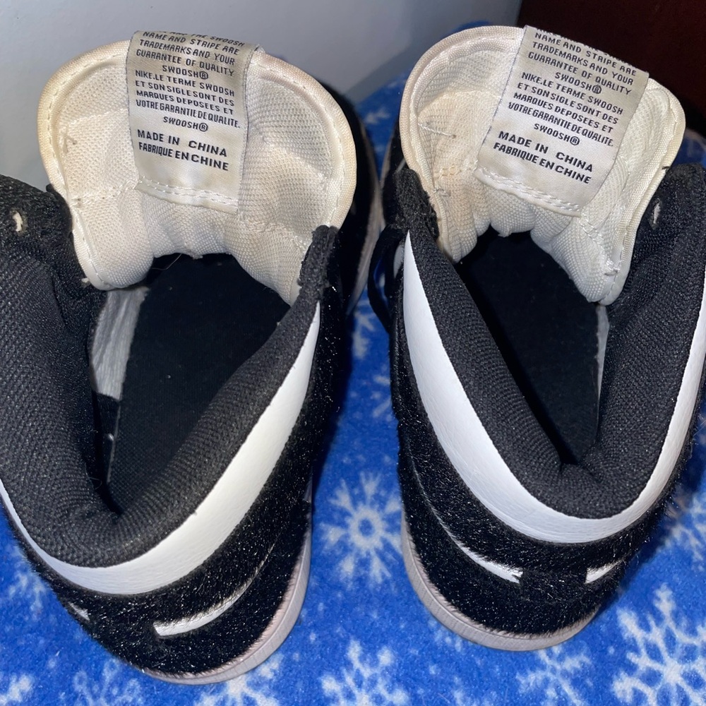 Women's Black and White Sneakers - Picture 11 of 11